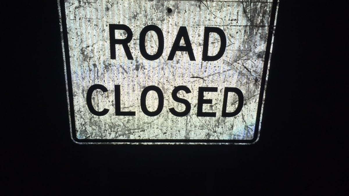 Photo of a road closed sign. (Source WOIO)