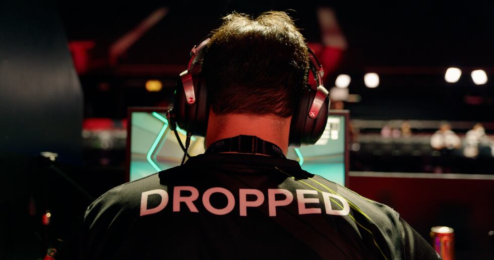 OpTic player Dropped warming up at the ALGS Championship.