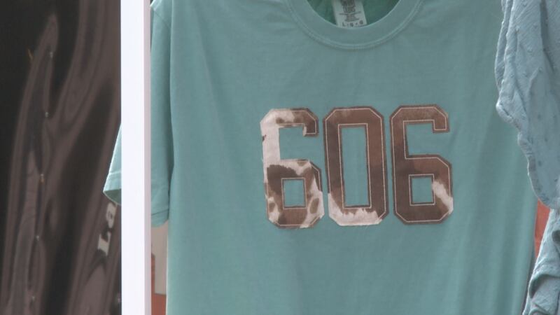 Market 606 has folks from out-of-town and here in the mountains out in bunches and browsing...