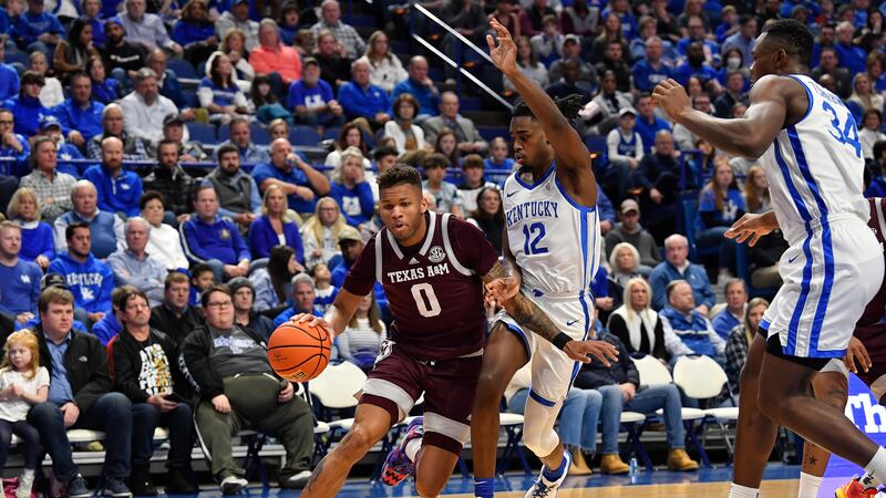 Texas A&M guard Dexter Dennis (0) drives around Kentucky guard Antonio Reeves (12) during the...